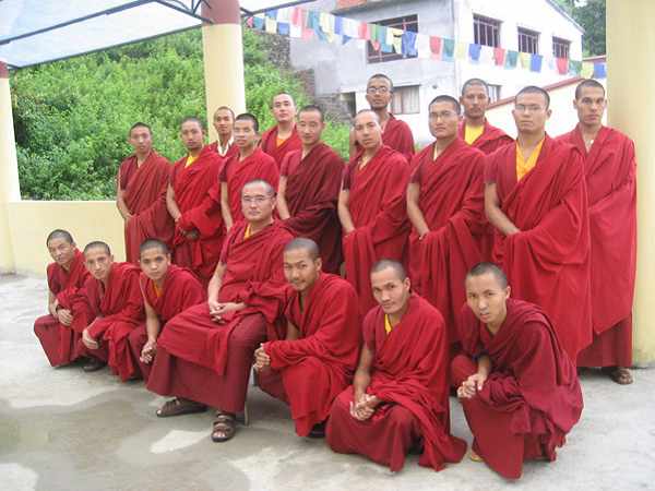khenpokharmanamgyal with monks
