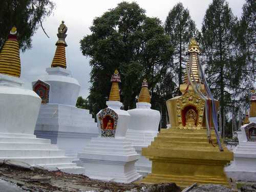 stupas gururinpoche